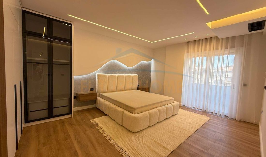 Shtepi ne shitje Apartament ne Tirane, 2+1, Mobilimi E mobiluar, Pagesa 348,000  Euro.