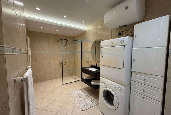 Shtepi ne shitje Apartament ne Tirane, 2+1, Mobilimi E mobiluar, Pagesa 348,000  Euro.