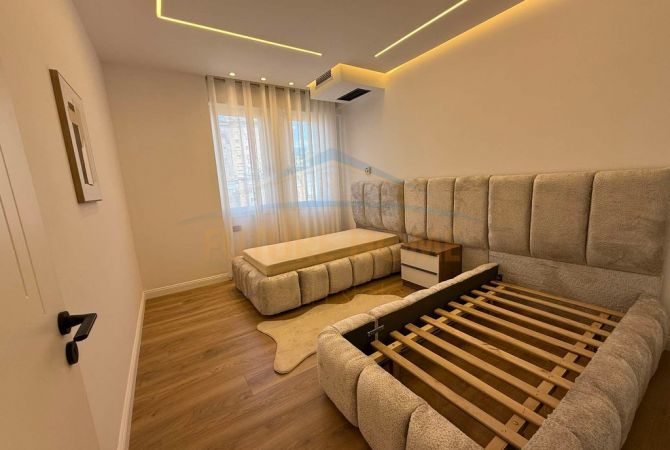 Shtepi ne shitje Apartament ne Tirane, 2+1, Mobilimi E mobiluar, Pagesa 348,000  Euro.