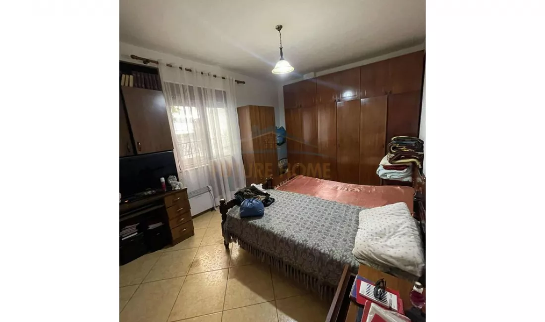 Shtepi ne shitje Apartament ne Tirane, 2+1, Mobilimi E mobiluar, Pagesa 160,000  Euro.