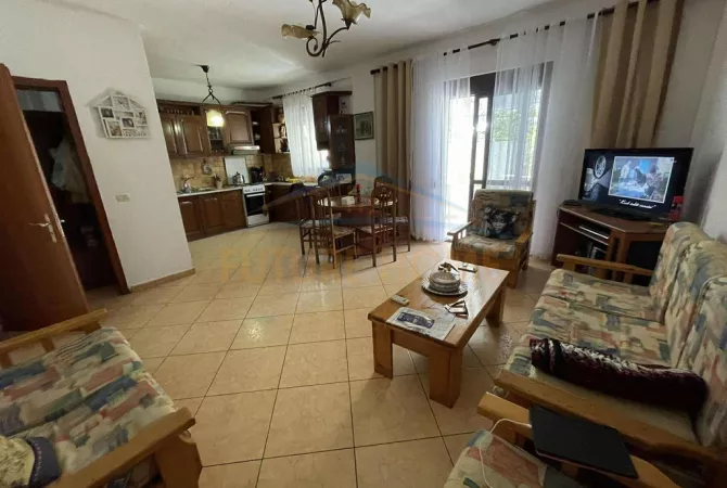 Shtepi ne shitje Apartament ne Tirane, 2+1, Mobilimi E mobiluar, Pagesa 160,000  Euro.