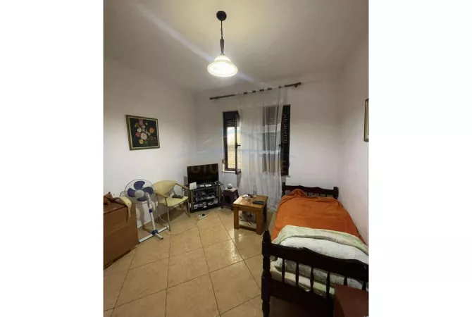 Shtepi ne shitje Apartament ne Tirane, 2+1, Mobilimi E mobiluar, Pagesa 160,000  Euro.