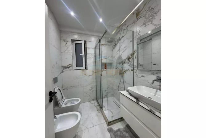 Shtepi me qera Apartament ne Tirane, 2+1, Mobilimi E mobiluar, Pagesa 800  Euro.