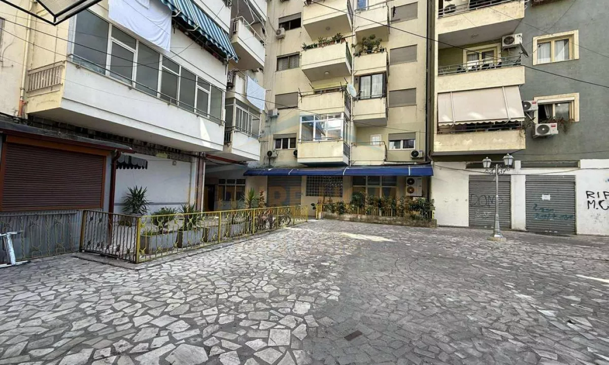 Qera, Ambient Biznesi, Myslym Shyri, Tirane.