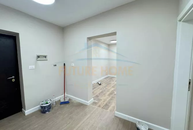 Shtepi ne shitje Apartament ne Tirane, 3+1, Mobilimi Bosh, pa mobiluar, Pagesa 268,000  Euro.