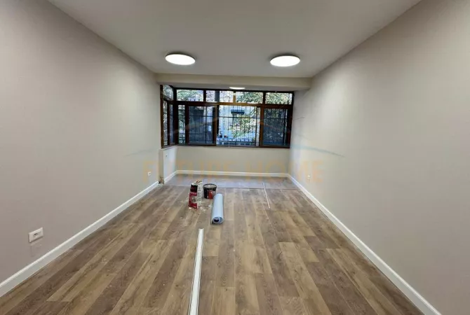 Shtepi ne shitje Apartament ne Tirane, 3+1, Mobilimi Bosh, pa mobiluar, Pagesa 268,000  Euro.