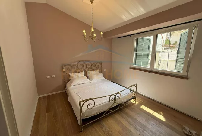 Shtepi me qera Apartament ne Tirane, 2+1, Mobilimi E mobiluar, Pagesa 1,100  Euro.