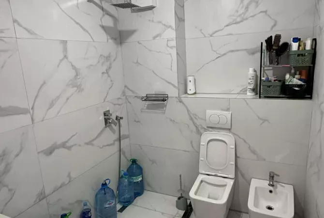 Shtepi ne shitje Apartament ne Tirane, 2+1, Mobilimi E mobiluar, Pagesa 150,000  Euro.