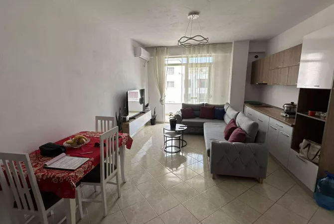 Shtepi ne shitje Apartament ne Tirane, 2+1, Mobilimi E mobiluar, Pagesa 150,000  Euro.