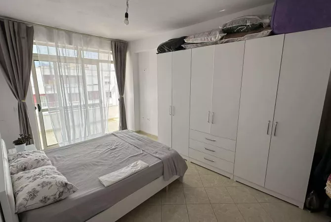 Shtepi ne shitje Apartament ne Tirane, 2+1, Mobilimi E mobiluar, Pagesa 150,000  Euro.