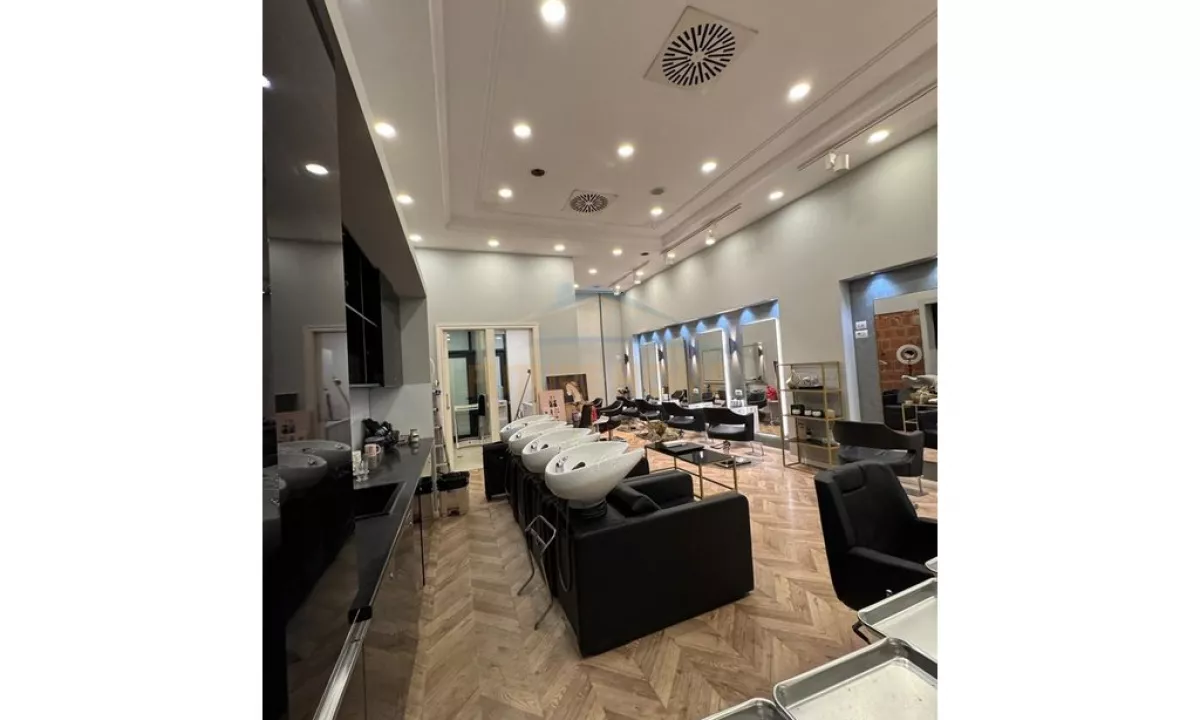 Qera, Ambient Biznesi, Rruga e Kosovareve, Tirane.  UNA56992