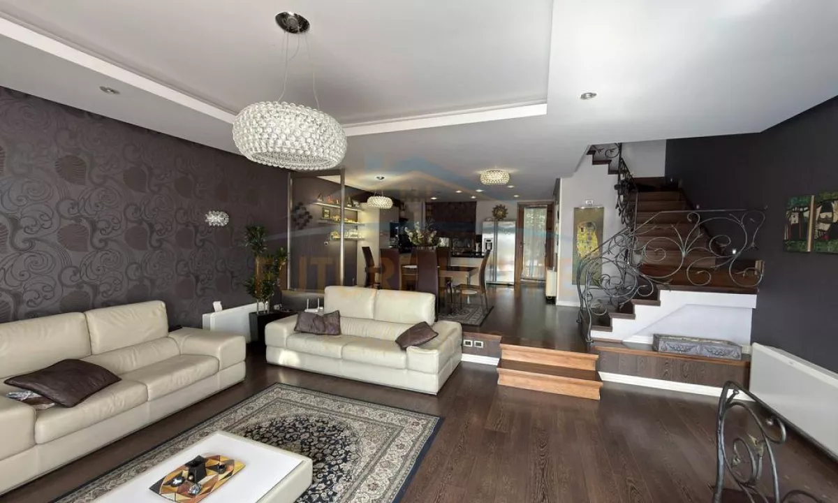 Shtepi me qera Vila Luksoze ne Tirane, 3+1, Mobilimi E mobiluar, Pagesa 3,500  Euro.