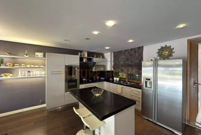 Qera Vilë , Kodra e Diellit, Tiranë UNA57379