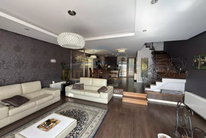 Shtepi me qera Vila Luksoze ne Tirane, 3+1, Mobilimi E mobiluar, Pagesa 3,500  Euro.
