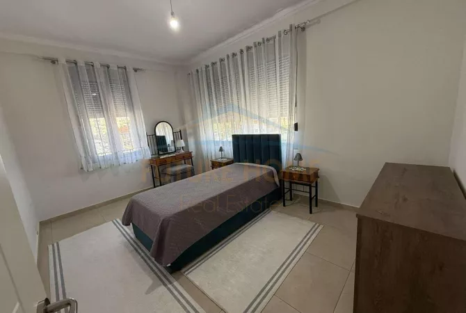 Shtepi me qera Apartament ne Tirane, 2+1, Mobilimi E mobiluar, Pagesa 450  Euro.