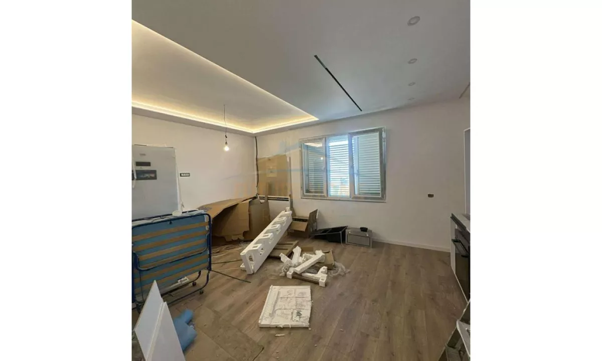 Shtepi ne shitje Apartament ne Tirane, 3+1, Mobilimi Pjeserisht e mobiluar, Pagesa 320,000  Euro.