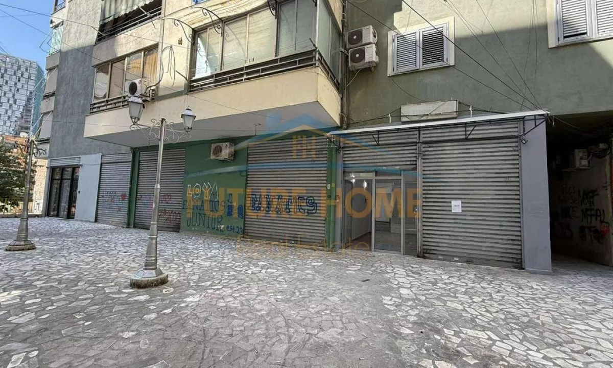 Shitje, Ambient Biznesi, Myslym Shyri, Tirane. UNA57650