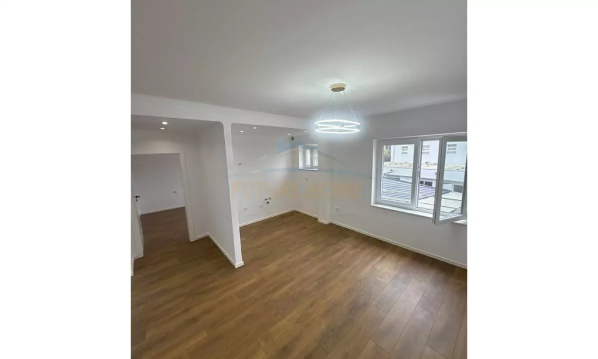 Shtepi ne shitje Apartament ne Tirane, 1+1, Mobilimi Bosh, pa mobiluar, Pagesa 104,000  Euro.