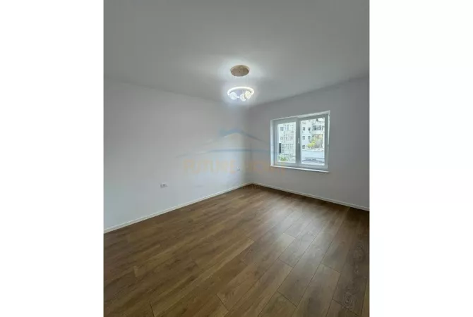 Shtepi ne shitje Apartament ne Tirane, 1+1, Mobilimi Bosh, pa mobiluar, Pagesa 104,000  Euro.