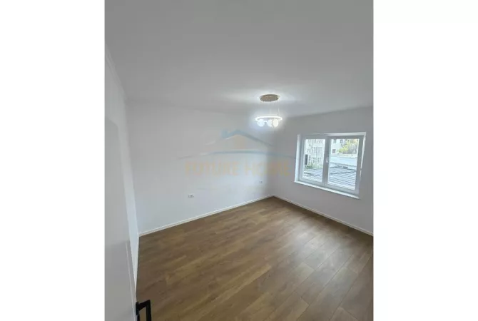Shtepi ne shitje Apartament ne Tirane, 1+1, Mobilimi Bosh, pa mobiluar, Pagesa 104,000  Euro.