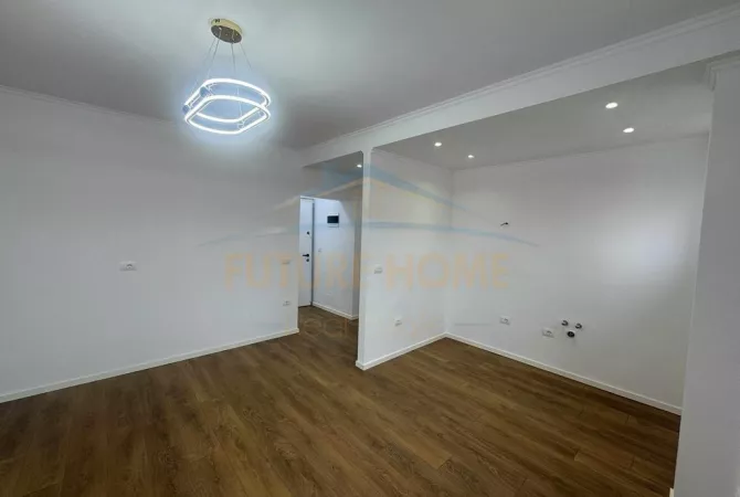 Shtepi ne shitje Apartament ne Tirane, 1+1, Mobilimi Bosh, pa mobiluar, Pagesa 104,000  Euro.
