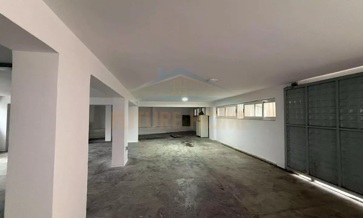 Qera , Magazine , Rrugen Reshit Maloku, prane Bulevardit te Ri.UNA58305