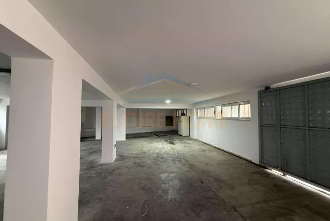 Qera , Magazine , Rrugën Reshit Maloku, pranë Bulevardit të Ri.UNA58305