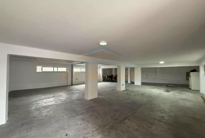 Qera , Magazine , Rrugen Reshit Maloku, prane Bulevardit te Ri.UNA58305