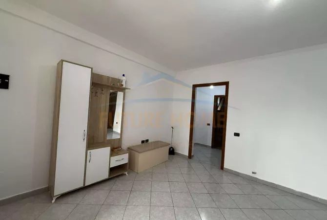Shtepi me qera Apartament ne Tirane, 2+1, Mobilimi E mobiluar, Pagesa 450  Euro.