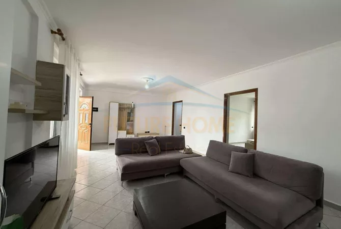 Shtepi me qera Apartament ne Tirane, 2+1, Mobilimi E mobiluar, Pagesa 450  Euro.