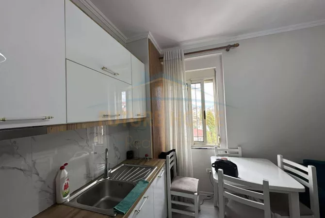 Shtepi me qera Apartament ne Tirane, 2+1, Mobilimi E mobiluar, Pagesa 500  Euro.