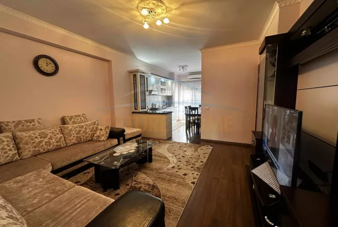 Shtepi ne shitje Apartament ne Tirane, 2+1, Mobilimi E mobiluar, Pagesa 165,000  Euro.