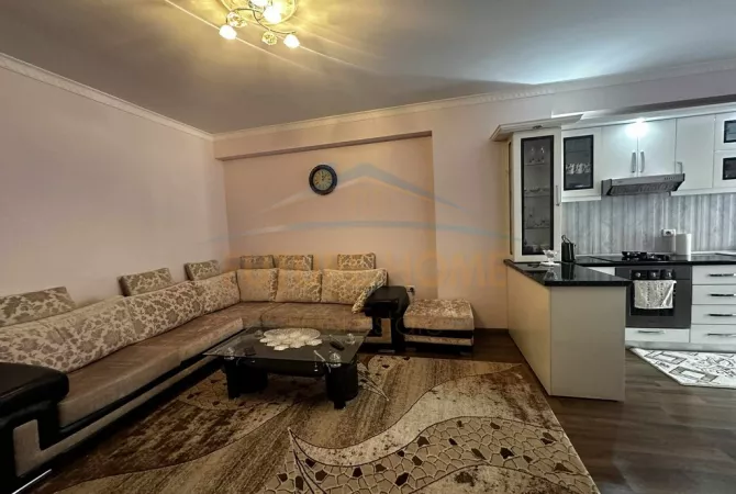 Shtepi ne shitje Apartament ne Tirane, 2+1, Mobilimi E mobiluar, Pagesa 165,000  Euro.