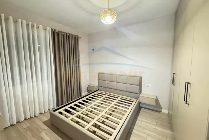 Shtepi ne shitje Apartament ne Tirane, 2+1, Mobilimi E mobiluar, Pagesa 125,000  Euro.