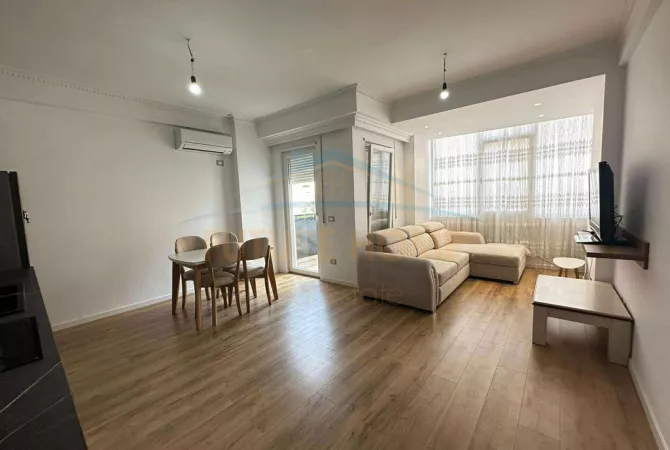 Shtepi ne shitje Apartament ne Tirane, 2+1, Mobilimi E mobiluar, Pagesa 190,000  Euro.