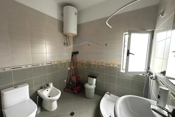 Shtepi ne shitje Apartament ne Tirane, 1+1, Mobilimi E mobiluar, Pagesa 95,000  Euro.