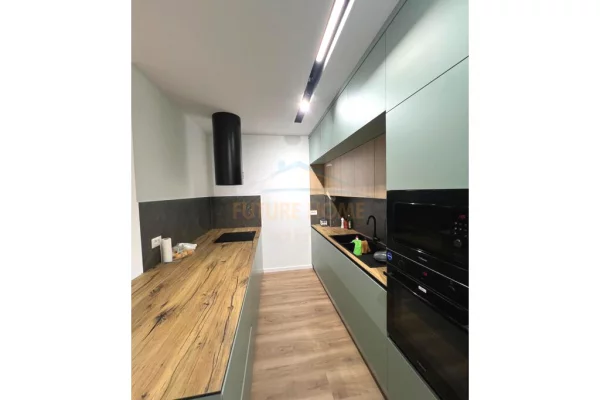 Appartamento in vendita a Tirana 2+1, Arredato