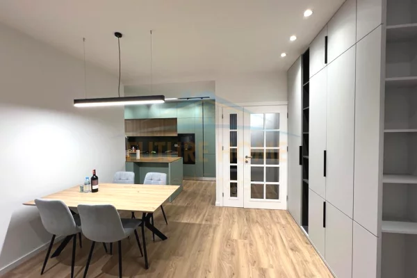 Appartamento in vendita a Tirana 2+1, Arredato