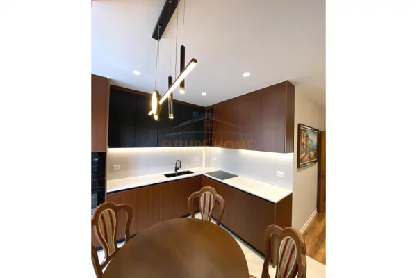 Shtepi me qera Apartament ne Tirane, 2+1, Mobilimi E mobiluar, Pagesa 880  Euro.