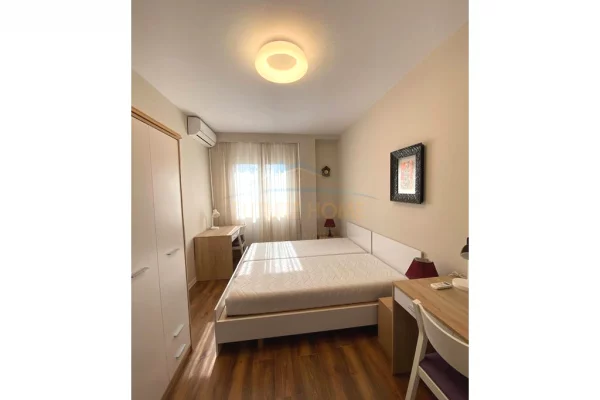 Shtepi me qera Apartament ne Tirane, 2+1, Mobilimi E mobiluar, Pagesa 880  Euro.