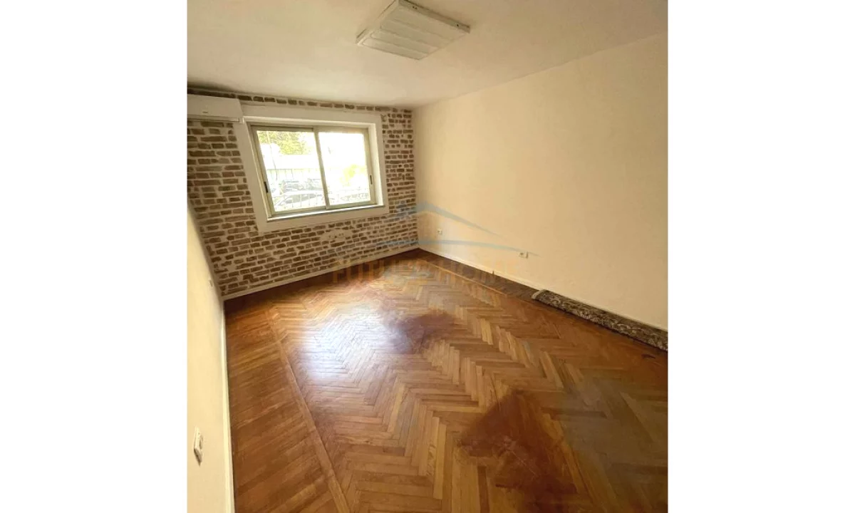 Qera , Ambient Biznesi , Myslym Shyri, Tirane UNA57562