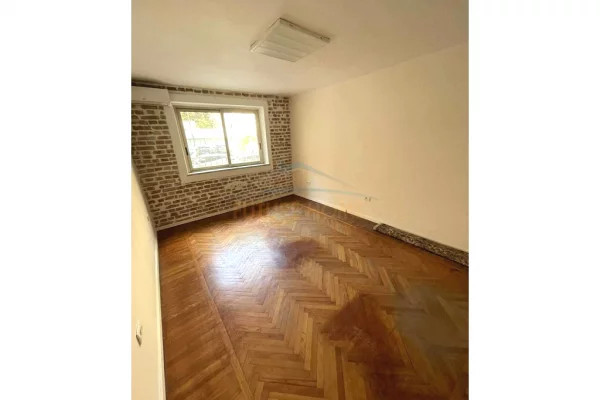 Ambient biznesi me qera 1+1 ne Tirane - 1,000 Euro