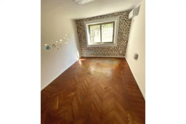 Ambient biznesi me qera 1+1 ne Tirane - 1,000 Euro