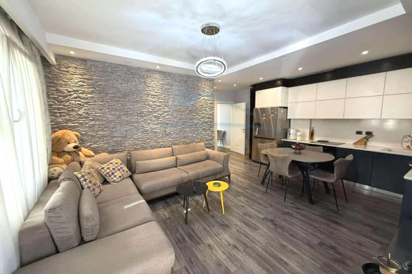 Shtepi me qera Apartament ne Tirane, 2+1, Mobilimi E mobiluar, Pagesa 650  Euro.