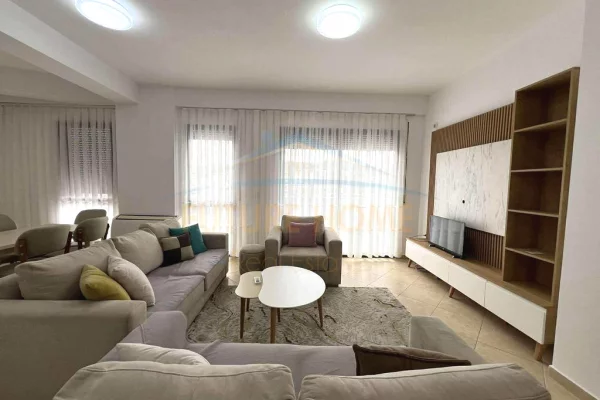 Shtepi me qera Apartament ne Tirane, 2+1, Mobilimi E mobiluar, Pagesa 500  Euro.