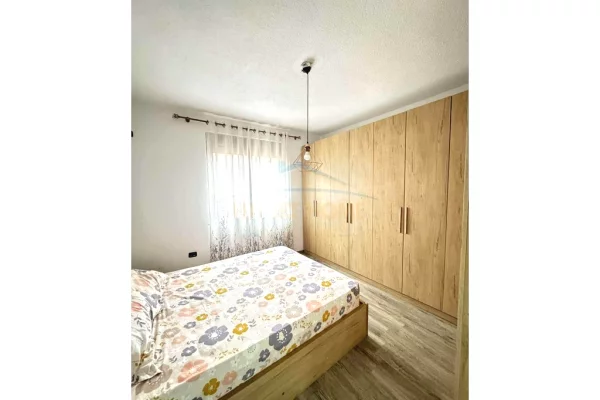 Shtepi me qera Apartament ne Tirane, 2+1, Mobilimi E mobiluar, Pagesa 500  Euro.