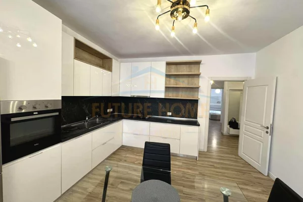 Shtepi me qera Apartament ne Tirane, 2+1, Mobilimi E mobiluar, Pagesa 550  Euro.