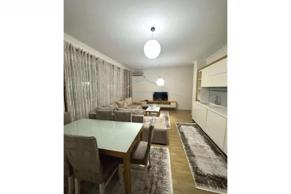 Shtepi me qera Apartament ne Tirane, 2+1, Mobilimi E mobiluar, Pagesa 600  Euro.