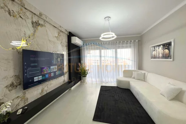 Appartamento in vendita a Tirana 2+1, Arredato