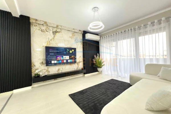 Appartamento in vendita a Tirana 2+1, Arredato